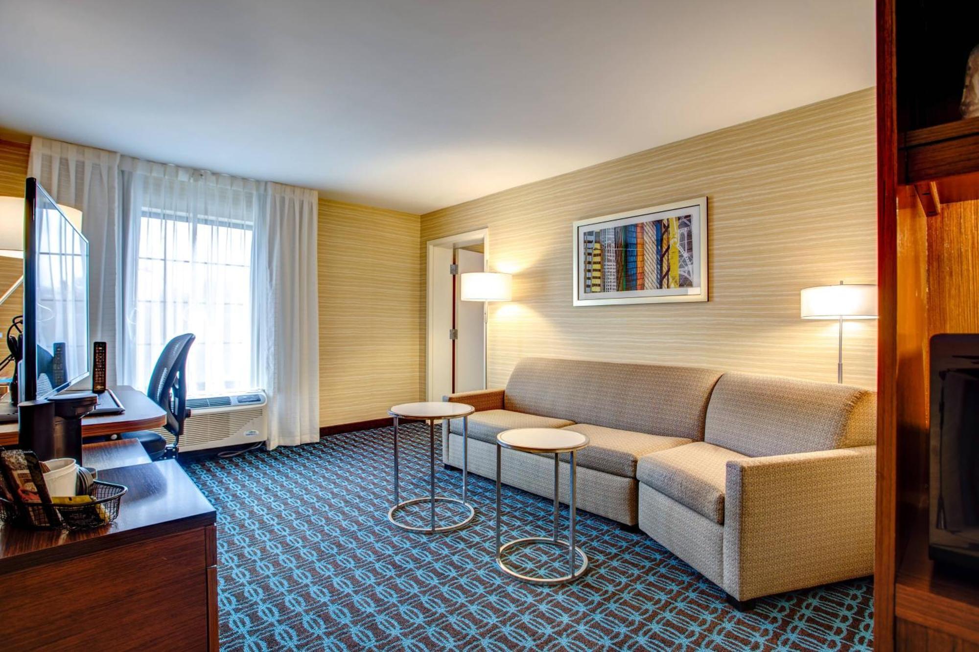 Fairfield Inn & Suites By Marriott Springfield הוליוק מראה חיצוני תמונה
