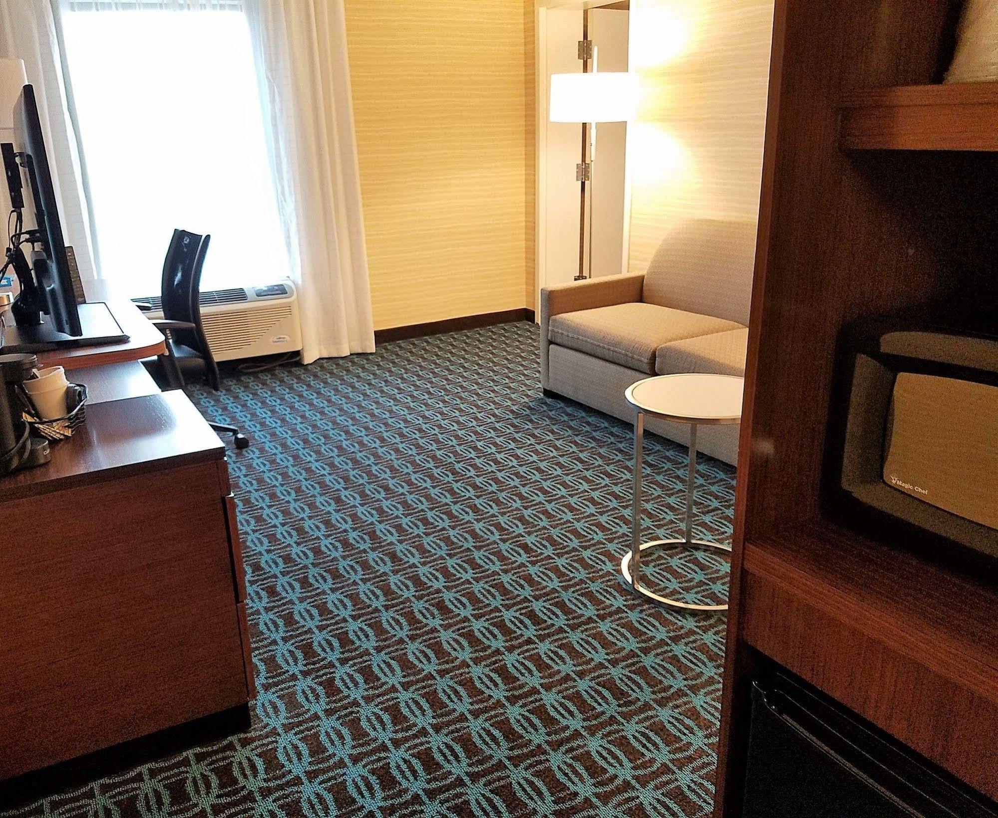 Fairfield Inn & Suites By Marriott Springfield הוליוק מראה חיצוני תמונה