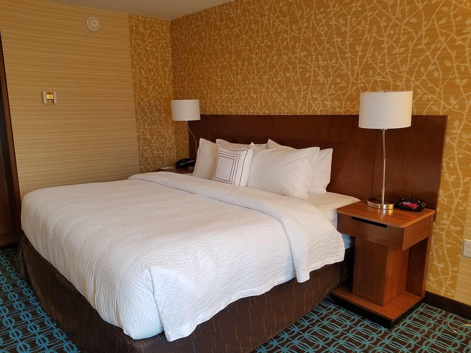 Fairfield Inn & Suites By Marriott Springfield הוליוק מראה חיצוני תמונה
